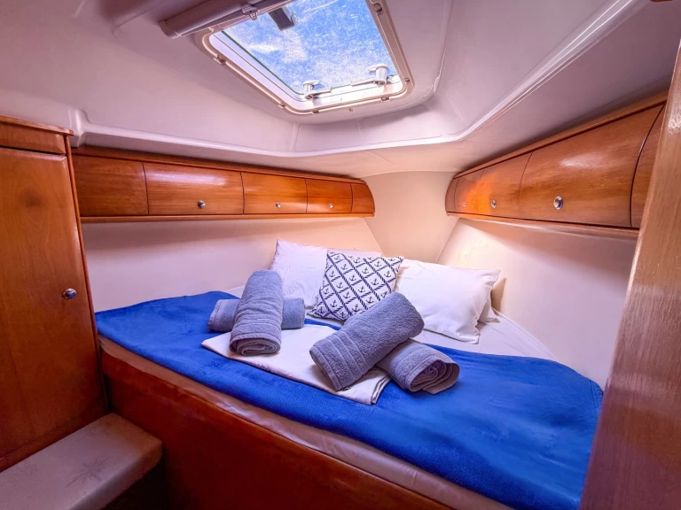 Sailboat hire in Vlycho - Bavaria Cruiser 32