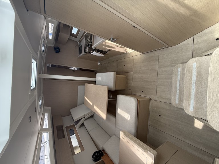 Hire Sailboat with or without skipper Bénéteau Lygia