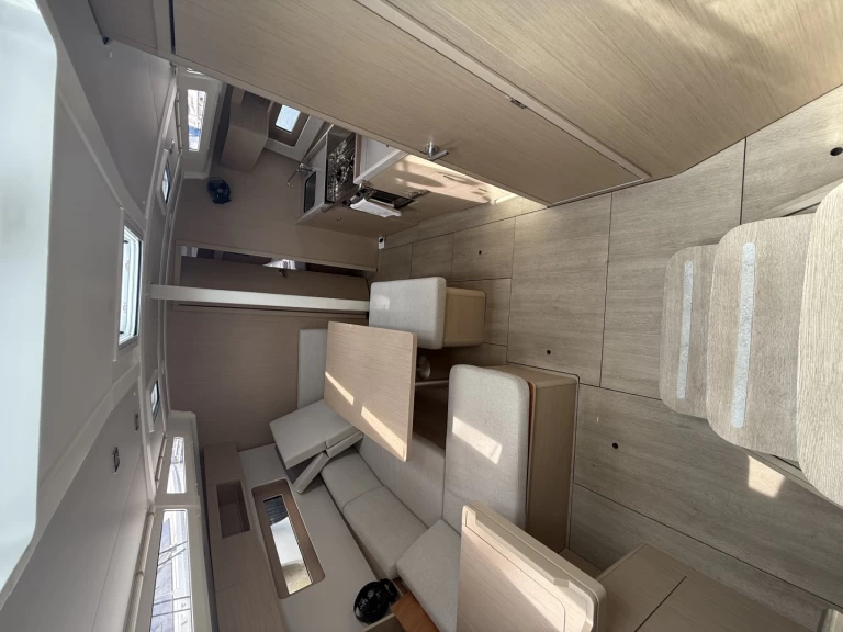 Hire Sailboat with or without skipper Bénéteau Lygia