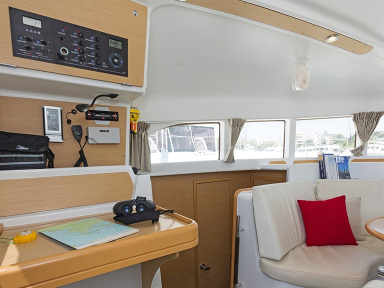 Hire Catamaran Lagoon with a boat licence