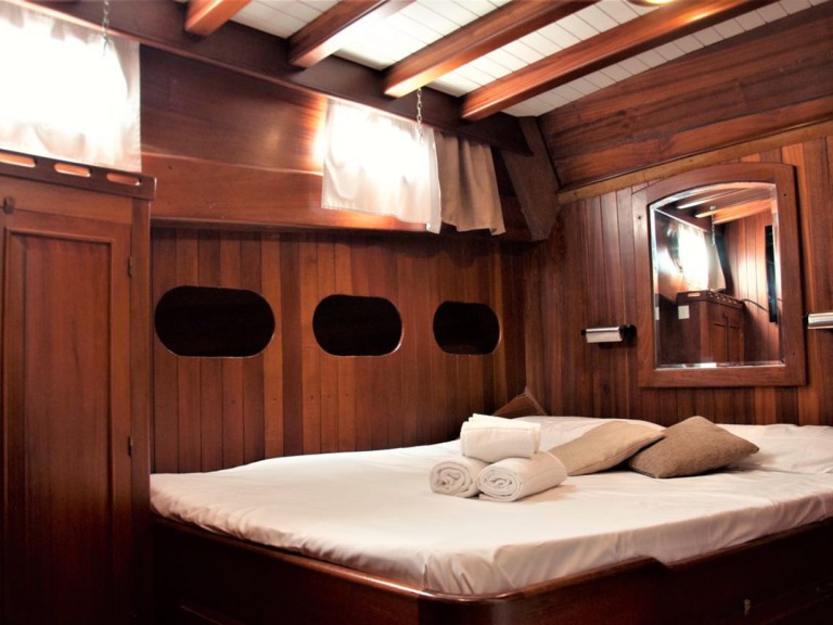 Sailboat to hire Milazzo at the best price