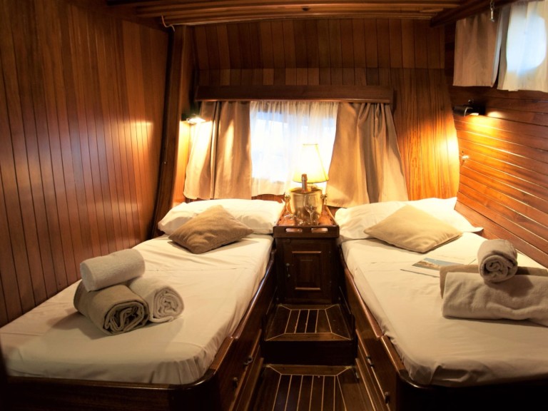 Yacht charter Milazzo -  Donna Marisa (ex Lady C) on SamBoat