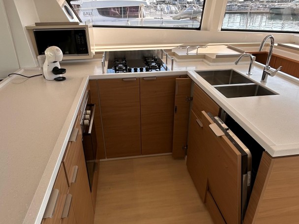 Catamaran to hire Capo d'Orlando at the best price