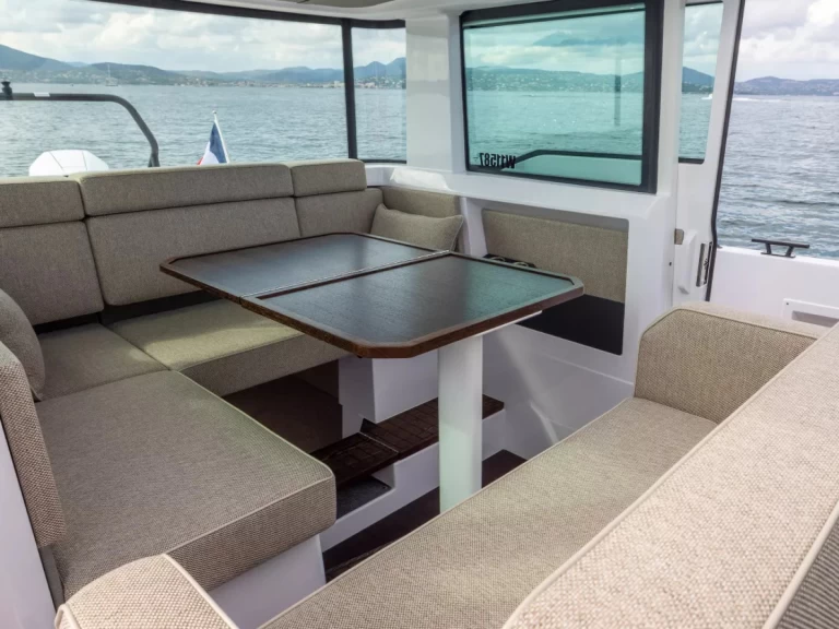 Hire Motorboat Axopar with a boat licence