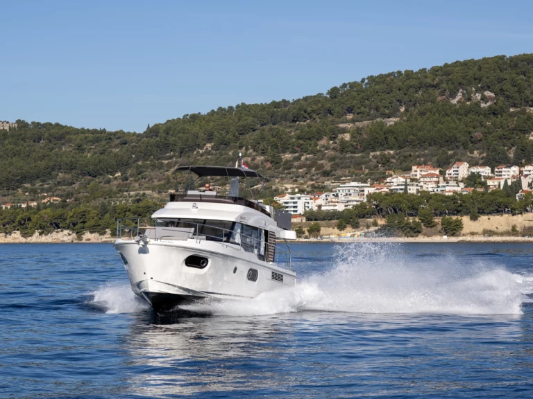 Yacht charter Split - Bénéteau Swift Trawler 41 on SamBoat