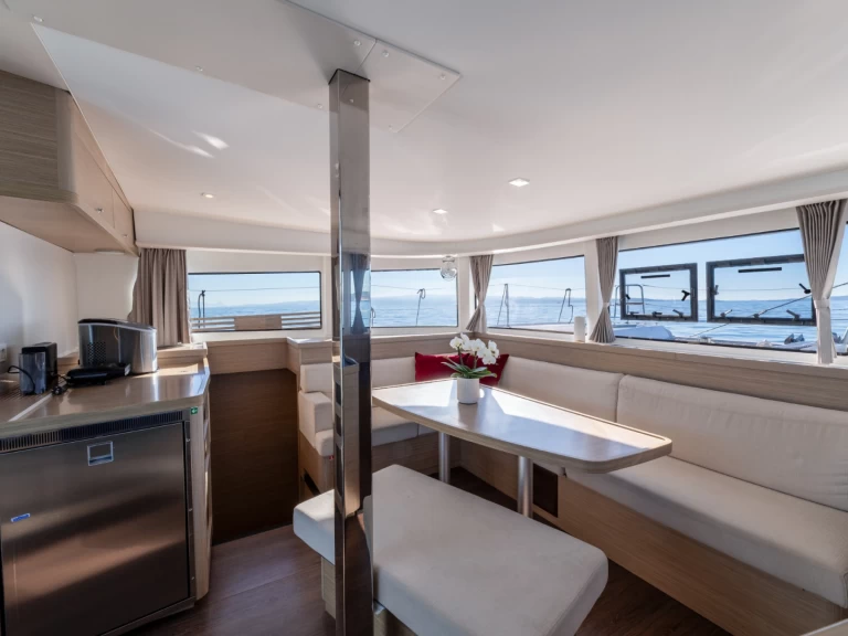 Hire Catamaran Lagoon with a boat licence