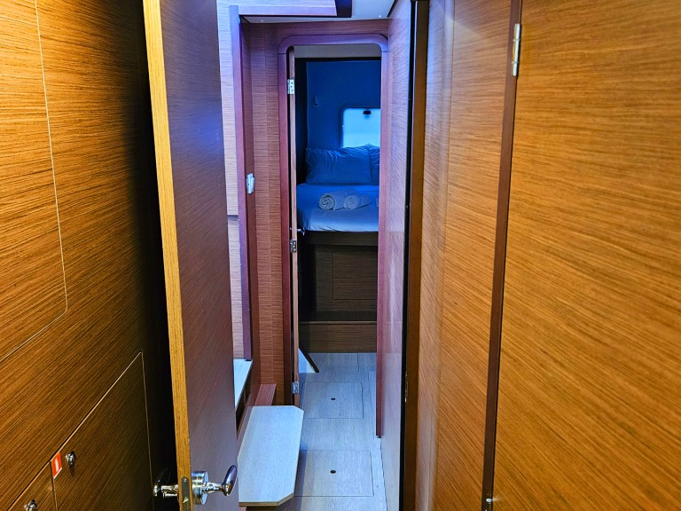 Hire Catamaran Lagoon with a boat licence