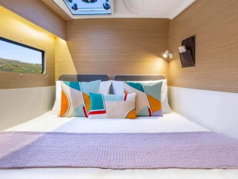 Hire Catamaran Lagoon with a boat licence