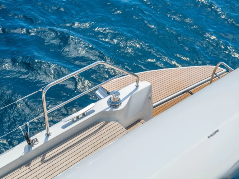 Hire a Lagoon Lagoon 60 Cugnana Verde