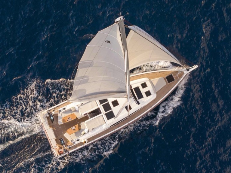 Sailboat to hire Cugnana Verde at the best price