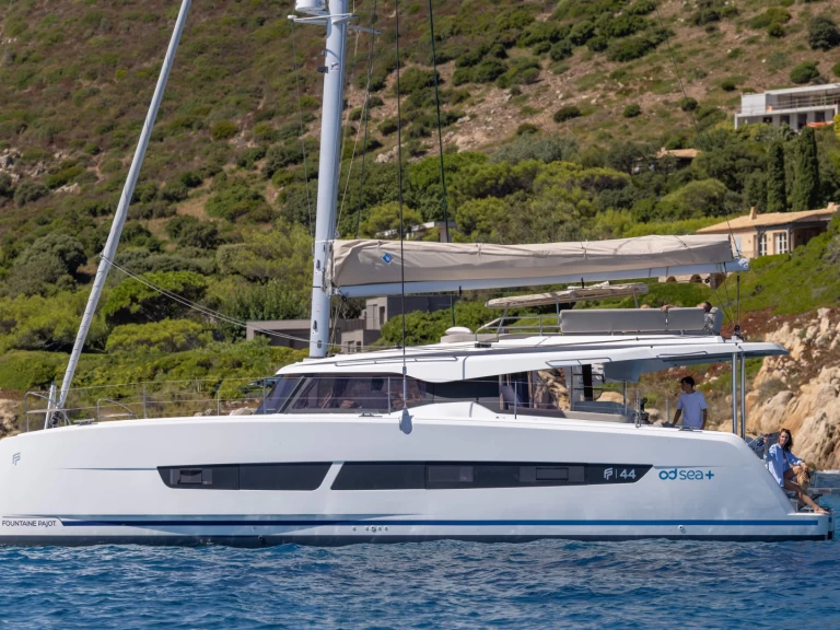 Hire Catamaran with or without skipper Fountaine Pajot Marina de Portimão