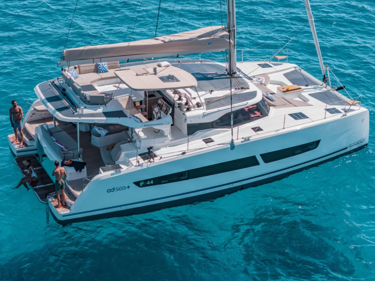 Catamaran to hire Marina de Portimão at the best price