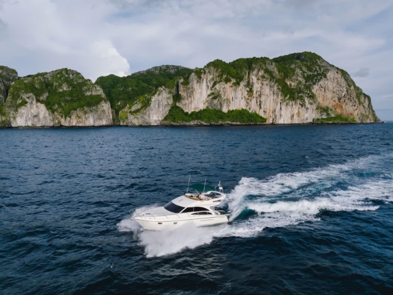 Hire Luxury Yacht Princess with a boat licence