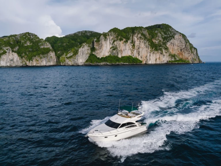 Luxury Yacht to hire Phuket (City) at the best price