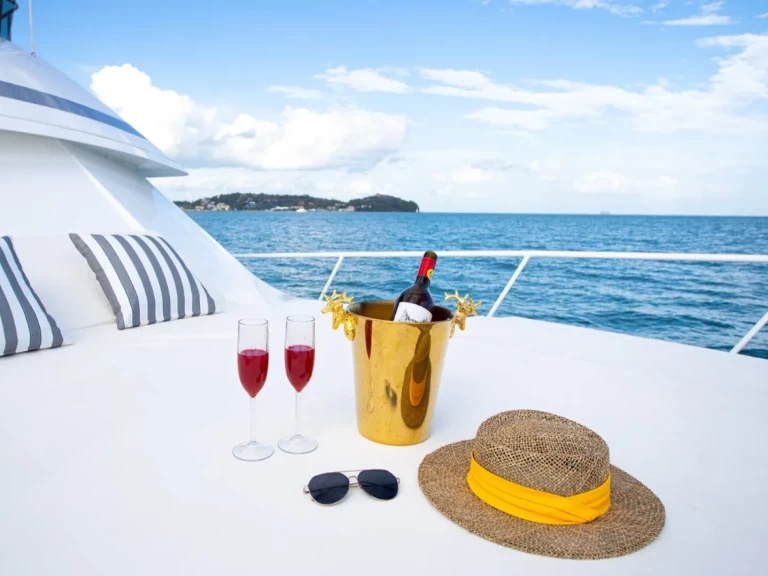 Luxury Yacht to hire Phuket (City) at the best price