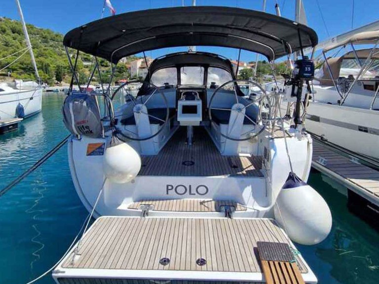 Sailboat to hire Pula at the best price