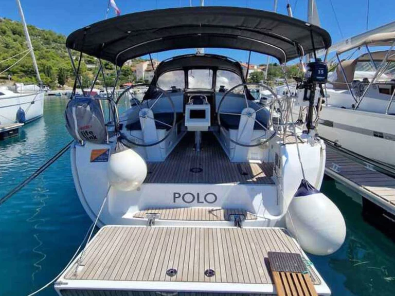 Sailboat to hire Pula at the best price