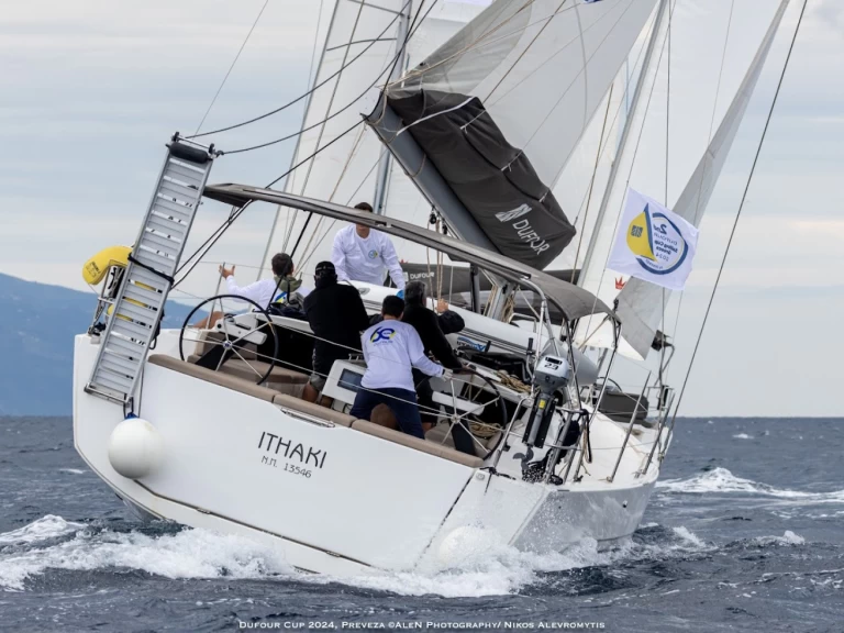 Charter a Dufour Dufour 430 Grand Large in Préveza on Samboat