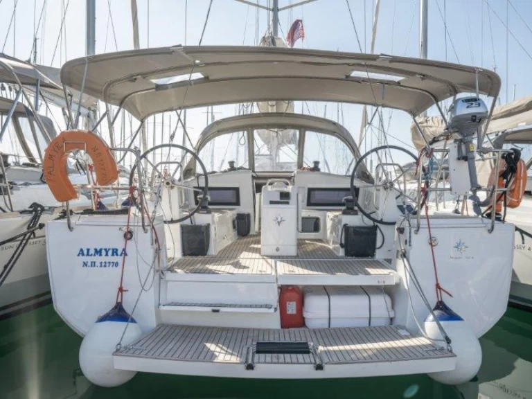 Hire Sailboat Jeanneau with a boat licence
