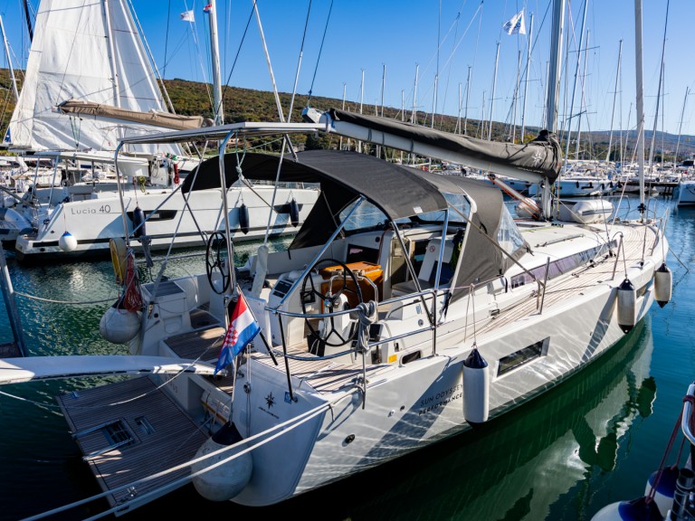 Hire Sailboat Jeanneau with a boat licence