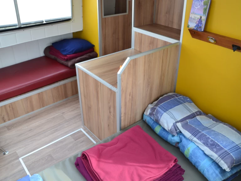 Hire Canal boat with or without skipper Jeanneau Sablé-sur-Sarthe