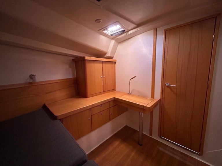 Sailboat to hire Seget Donji at the best price