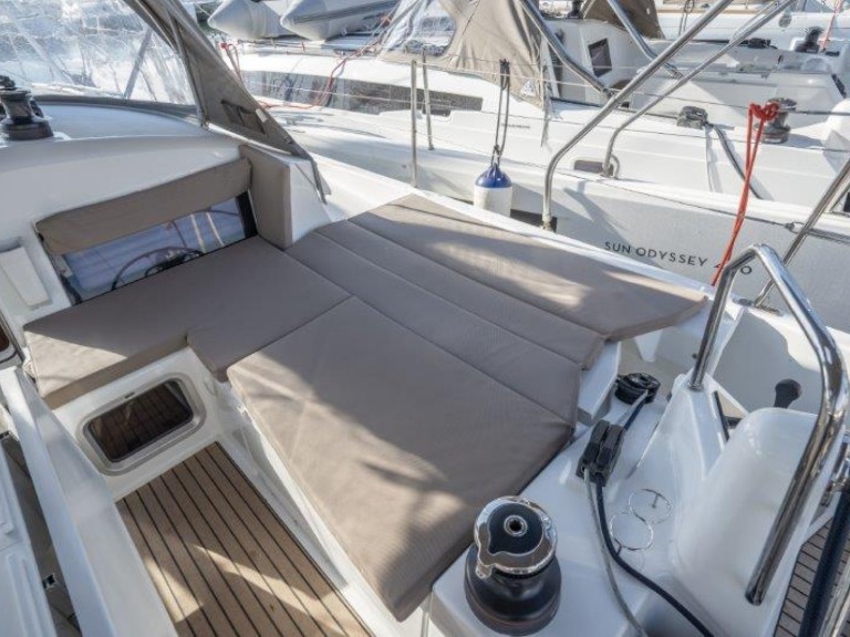Hire a Jeanneau Sun Odyssey 440 Piso Livadi