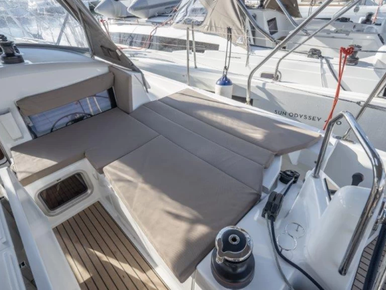 Hire a Jeanneau Sun Odyssey 440 Piso Livadi