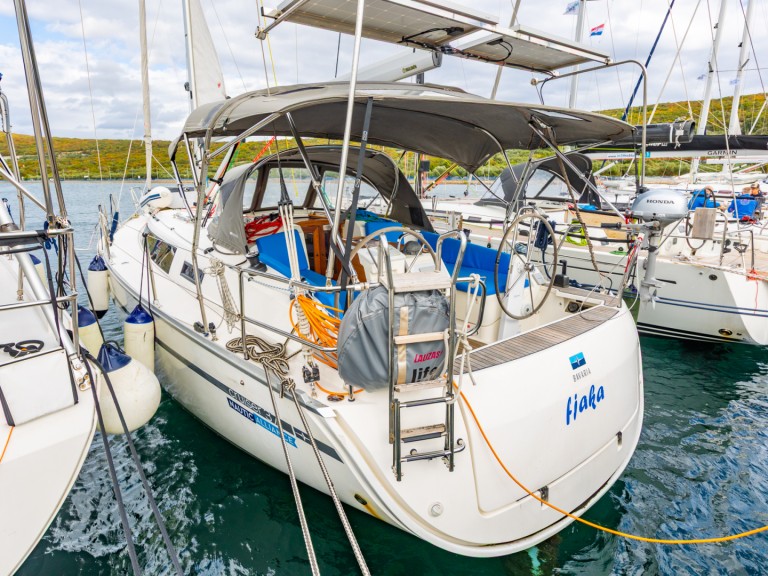 Charter a Bavaria Cruiser 37 in Punat on Samboat