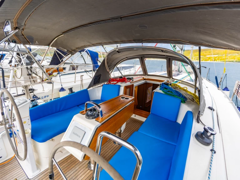 Hire Sailboat Bavaria with a boat licence