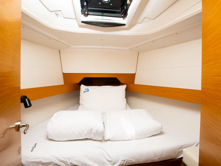 Sailboat hire in Punat - Jeanneau Sun Odyssey 349