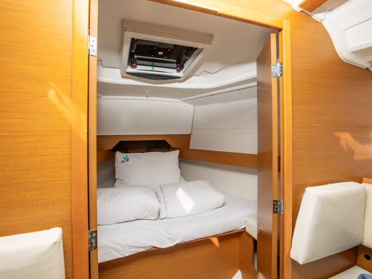 Charter a Jeanneau Sun Odyssey 349 in Punat on Samboat