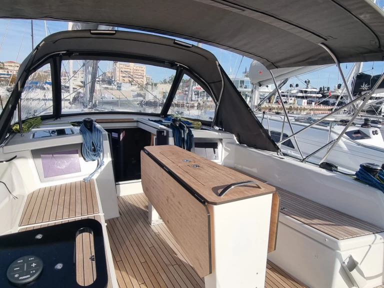 Yacht charter Golfe-Juan - Dufour Dufour 41 on SamBoat