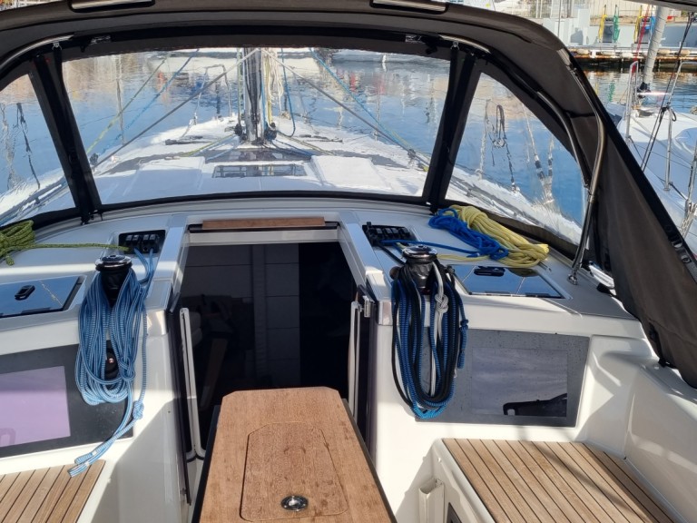 Hire a Dufour Dufour 41 Golfe-Juan