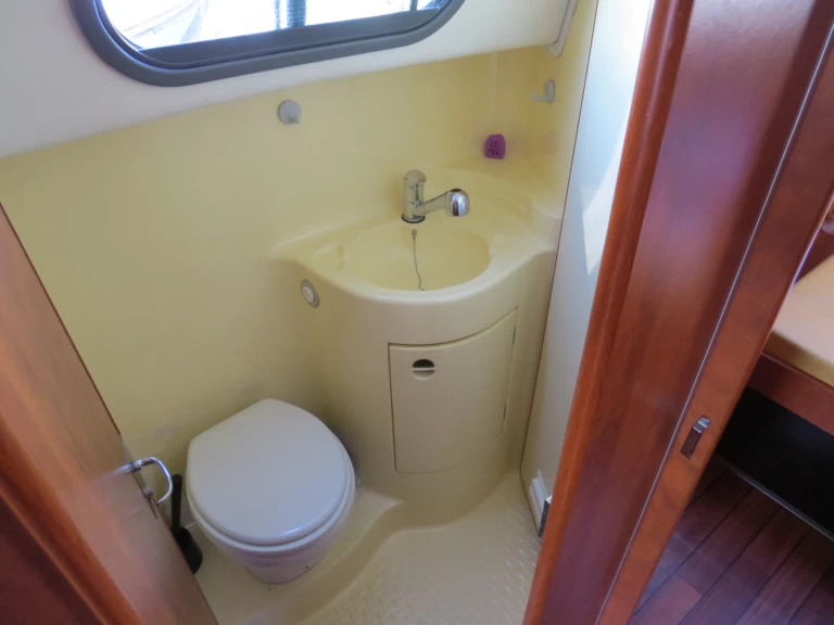 Canal boat hire in Sablé-sur-Sarthe - Nicols Yacht Confort Groupe XL 8-12 p.