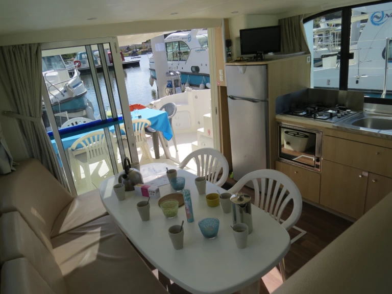 Canal boat to hire Grez-Neuville at the best price