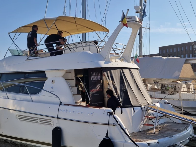 Charter a Jeanneau Prestige 460 Fly in Umag on Samboat