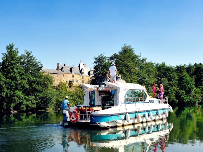 Nicols Yacht Confort Family 6-10 p. charter bareboat or skippered in  Sablé-sur-Sarthe