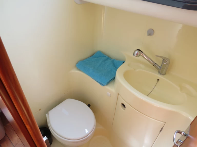 Hire a Nicols Yacht Confort Family 6-10 p. Grez-Neuville