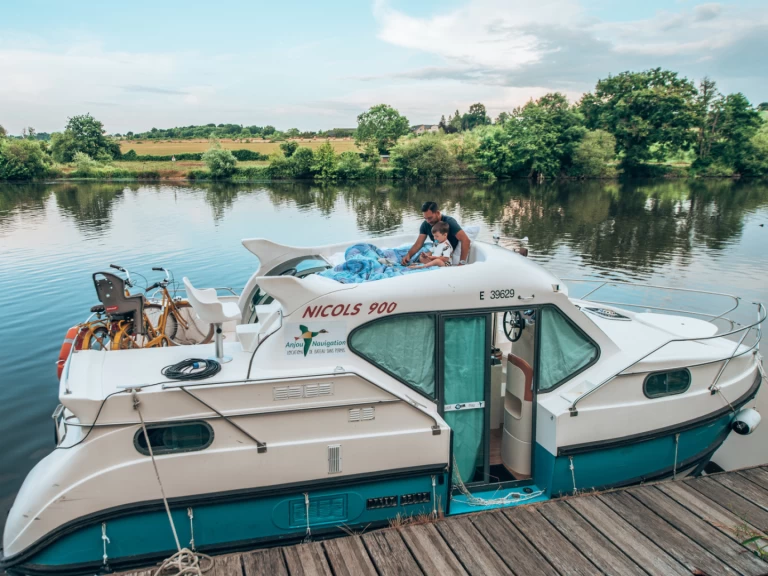 Yacht charter Sablé-sur-Sarthe - Nicols Yacht Confort Family 4-7 p. on SamBoat