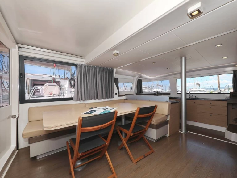 Charter a Bali Bali 4.3 in Porto Pollo on Samboat