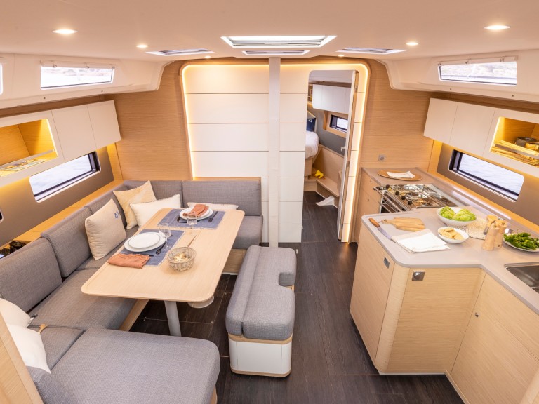 Sailboat to hire Piraeus at the best price