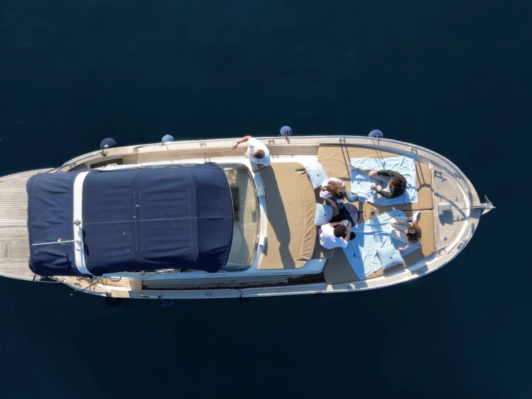 Motorboat hire in Sorrento - Cantiere Mimi 9,5 cabin