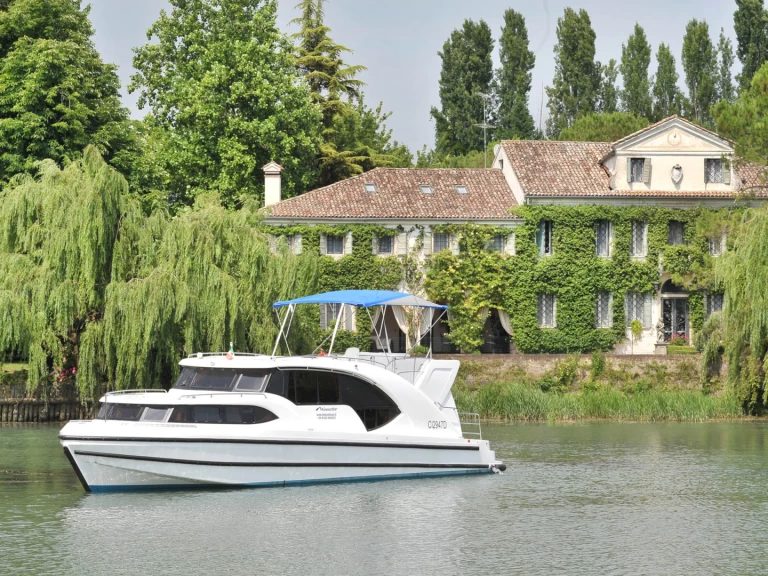 Yacht charter Casale sul Sile - Houseboat Holidays Italia Minuetto 6+ on SamBoat