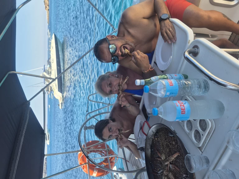 Hire Sailboat Jeanneau with a boat licence