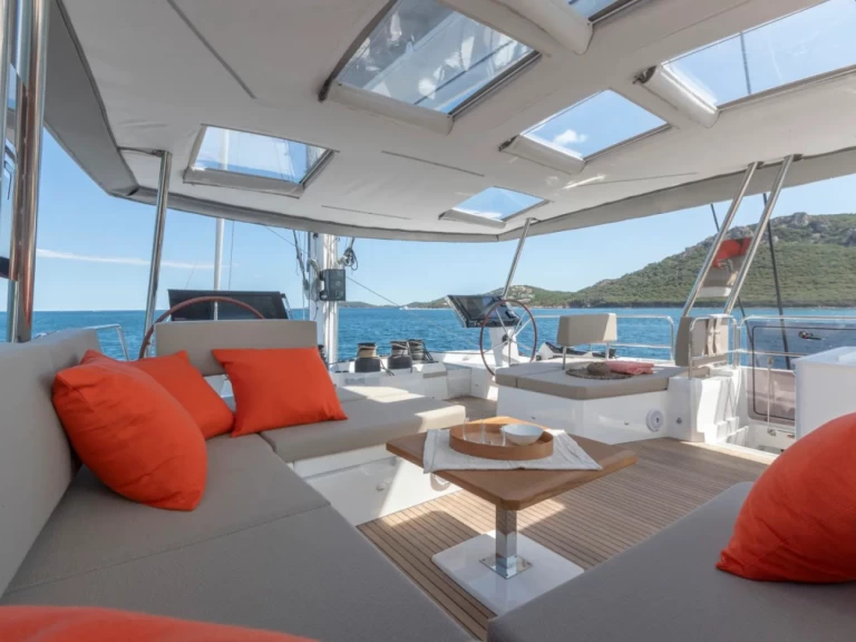 Hire Catamaran Fountaine Pajot with a boat licence