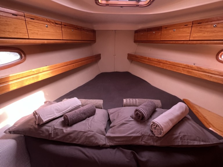 Hire Sailboat Bavaria with a boat licence