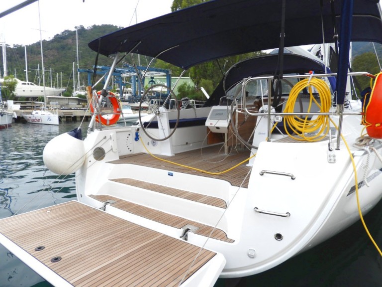 Yacht charter Lávrio - Bavaria Cruiser 51 on SamBoat