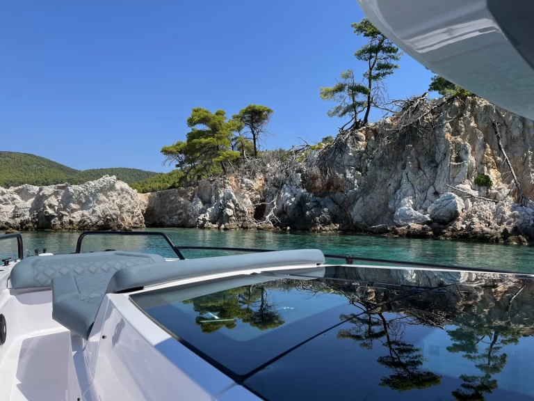 Charter a Axopar Axopar 37 XC Cross Cabin in Skiathos on Samboat