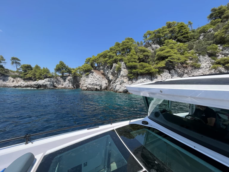 Hire Motorboat Axopar with a boat licence